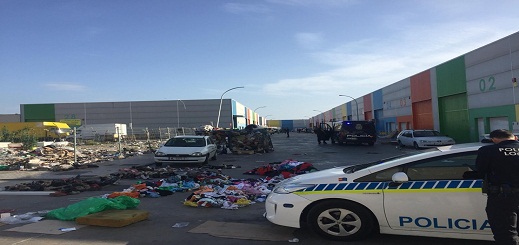 الشرطة الإسبانية تصادر 11 طن من بضائع "فراشة" مغاربة بمدينة مليلية الشرطة الإسبانية تصادر 11 طن من بضائع "فراشة" مغاربة بمدينة مليلية