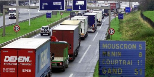 العثور على 12 مهاجرا سريا داخل شاحنة بأنتويربن العثور على 12 مهاجرا سريا داخل شاحنة بأنتويربن