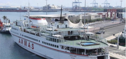 السلطات المغربية تطالب إسبانيا بإخراج سفينة محملة بأطنان من البترول