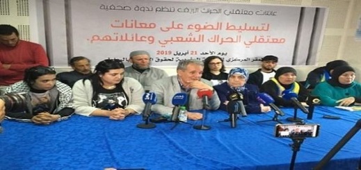 عائلات معتقلي الريف: لهذا السبب جرى منعنا من زيارة أبنائنا والحديث معهم عبر الهاتف عائلات معتقلي الريف: لهذا السبب جرى منعنا من زيارة أبنائنا والحديث معهم عبر الهاتف