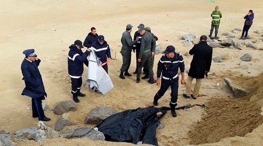 العثور على جثة مهاجر شاب لفظته أمواج شاطئ "الجبهة" بين الحسيمة وشفشاون العثور على جثة مهاجر شاب لفظته أمواج شاطئ "الجبهة" بين الحسيمة وشفشاون