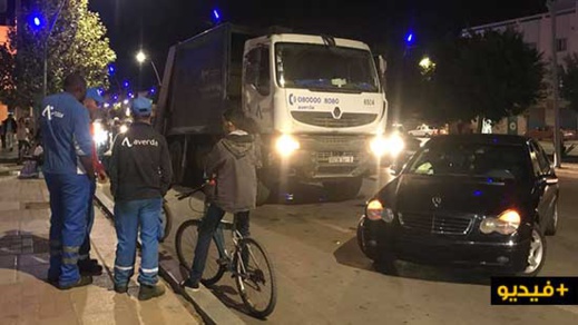 مواطن يحاصر شاحنة "أفيردا" بعد محاولة سائقها الفرار إثر صدم سيارته وسط الناظور مواطن يحاصر شاحنة "أفيردا" بعد محاولة سائقها الفرار إثر صدم سيارته وسط الناظور