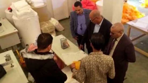 باشا بنطيب يزور مصنع الأكياس البديلة باشا بنطيب يزور مصنع الأكياس البديلة