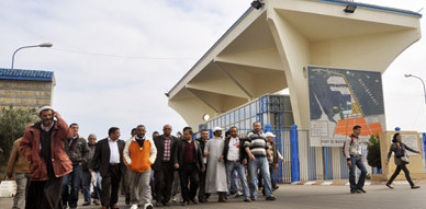 مهنيو قطاع الصيد البحري يحتجون على سوء تدبير مرفق منياء بني انصار مهنيو قطاع الصيد البحري يحتجون على سوء تدبير مرفق منياء بني انصار