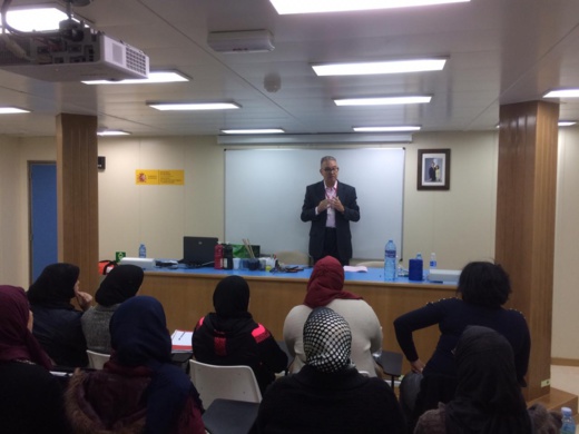 الإطار البنكي رشيد صبار يؤطر ورشة تكوينية للنساء الحاملات لمشاريع صغرى الإطار البنكي رشيد صبار يؤطر ورشة تكوينية للنساء الحاملات لمشاريع صغرى