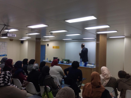 الإطار البنكي رشيد صبار يؤطر ورشة تكوينية للنساء الحاملات لمشاريع صغرى الإطار البنكي رشيد صبار يؤطر ورشة تكوينية للنساء الحاملات لمشاريع صغرى