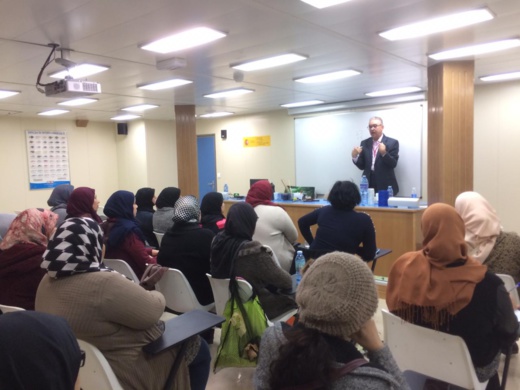 الإطار البنكي رشيد صبار يؤطر ورشة تكوينية للنساء الحاملات لمشاريع صغرى الإطار البنكي رشيد صبار يؤطر ورشة تكوينية للنساء الحاملات لمشاريع صغرى