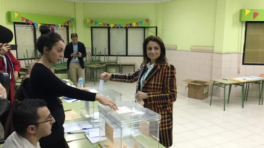 سكان مليلية يتوجهون إلى صناديق الاقتراع لاختيار ممثليهم في البرلمان الاسباني  سكان مليلية يتوجهون إلى صناديق الاقتراع لاختيار ممثليهم في البرلمان الاسباني