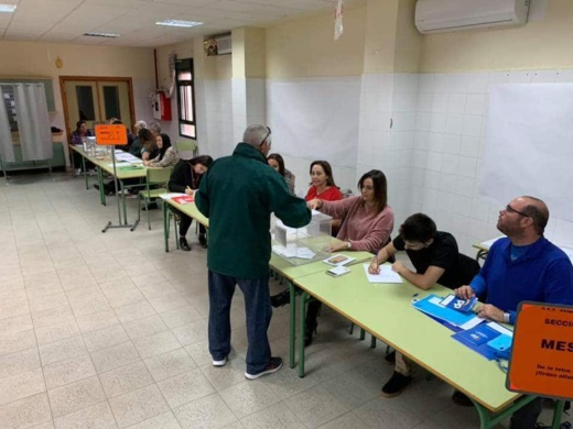 سكان مليلية يتوجهون إلى صناديق الاقتراع لاختيار ممثليهم في البرلمان الاسباني  سكان مليلية يتوجهون إلى صناديق الاقتراع لاختيار ممثليهم في البرلمان الاسباني