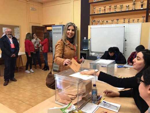 سكان مليلية يتوجهون إلى صناديق الاقتراع لاختيار ممثليهم في البرلمان الاسباني  سكان مليلية يتوجهون إلى صناديق الاقتراع لاختيار ممثليهم في البرلمان الاسباني