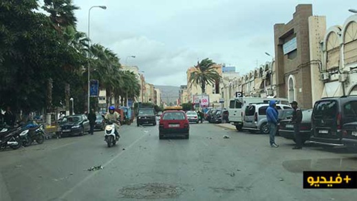 شاهدوا جولة في مدينة الناظور.. الرياح القوية ترغم الساكنة على المكوث بالمنازل