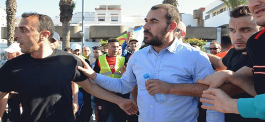 الزفزافي ورفاقه يرفعون إضرابهم عن الطعام  بعد لقائهم بوفد رسمي