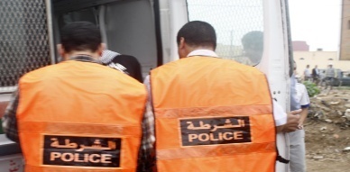 شرطي بحي لعري الشيخ بالناظور يحول دون إحراق مواطن لذاته شرطي بحي لعري الشيخ بالناظور يحول دون إحراق مواطن لذاته