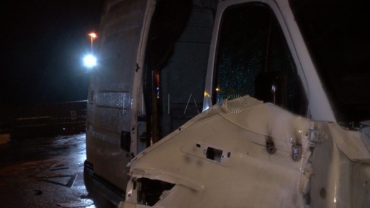 بالفيديو.. سائق مغربي يقتحم معبر الثغر المحتل بحافلة على متنها 52 مهاجرا إفريقيا بالفيديو.. سائق مغربي يقتحم معبر الثغر المحتل بحافلة على متنها 52 مهاجرا إفريقيا