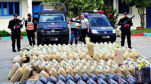ضربة جديدة لشبكات المخدرات.. أمن الناظور يحجز 3 طن من مخدر الشيرا على متن شاحنة قادمة من كتامة ضربة جديدة لشبكات المخدرات.. أمن الناظور يحجز 3 طن من مخدر الشيرا على متن شاحنة قادمة من كتامة