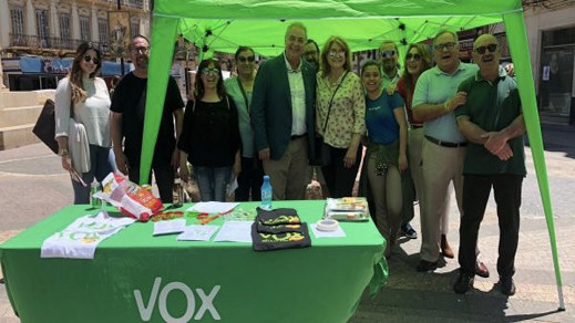 كيف اصبح حزب "فوكس" المتطرف ثالث قوة سياسية بمساعدة المغاربة المسلمين بمليلية كيف اصبح حزب "فوكس" المتطرف ثالث قوة سياسية بمساعدة المغاربة المسلمين بمليلية