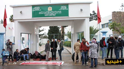 بسبب تكليفات "مشبوهة".. أساتذة "التعاقد" بالناظور يخوضون اعتصام إنذاري أمام مقر مديرية التعليم بسبب تكليفات "مشبوهة".. أساتذة "التعاقد" بالناظور يخوضون اعتصام إنذاري أمام مقر مديرية التعليم