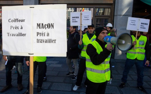 بروكسل : مهاجرين غير شرعيين يتظاهرون للمرة الخامسة للمطالبة بالسماح لهم بالعمل بروكسل : مهاجرين غير شرعيين يتظاهرون للمرة الخامسة للمطالبة بالسماح لهم بالعمل