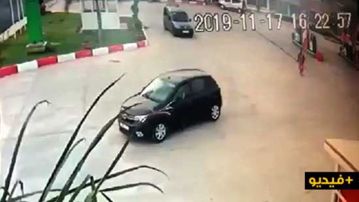 شاهدوا الفيديو.. كاميرا المراقبة ترصد سائق سيارة يفر من محطة للوقود بتزطوطين بعد تزوده بالبنزين 