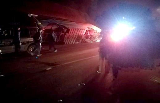 انقلاب حافلة لنقل المسافرين انطلقت من الحسيمة في اتجاه الرباط بعد اصطدامها بسيارة خفيفة انقلاب حافلة لنقل المسافرين انطلقت من الحسيمة في اتجاه الرباط بعد اصطدامها بسيارة خفيفة