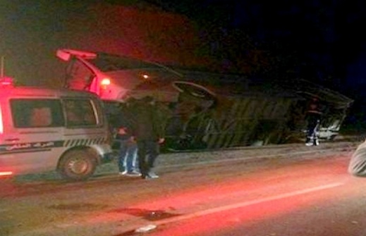 انقلاب حافلة لنقل المسافرين انطلقت من الحسيمة في اتجاه الرباط بعد اصطدامها بسيارة خفيفة انقلاب حافلة لنقل المسافرين انطلقت من الحسيمة في اتجاه الرباط بعد اصطدامها بسيارة خفيفة