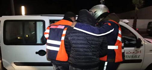 ايقاف شقيقين متلبسان بالسرقة تحت التهديد بواسطة السلاح الأبيض ايقاف شقيقين متلبسان بالسرقة تحت التهديد بواسطة السلاح الأبيض