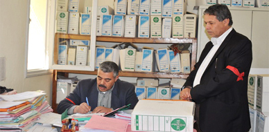 موظفو الجماعة الحضرية لزايو يتطوعون لخدمة المواطن نصف يوم رغم استمرار الاضراب موظفو الجماعة الحضرية لزايو يتطوعون لخدمة المواطن نصف يوم رغم استمرار الاضراب