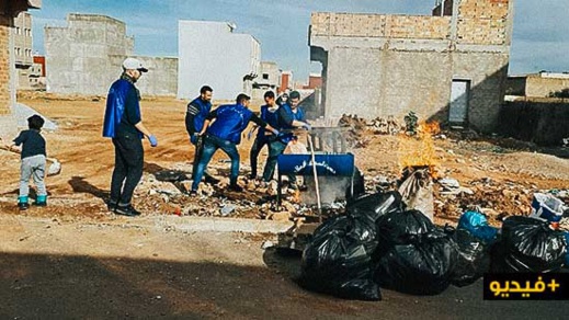 جمعويون يوزعون حاويات أزبال حديدية للتحسيس بأهمية الحفاظ على سلامة البيئة بالعروي جمعويون يوزعون حاويات أزبال حديدية للتحسيس بأهمية الحفاظ على سلامة البيئة بالعروي