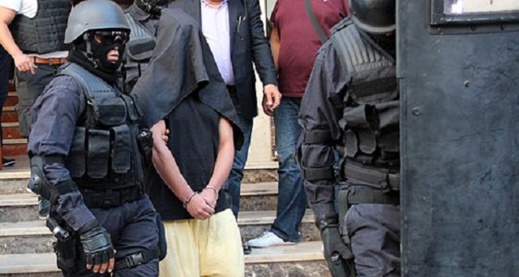 الأمن يعلن عن توقيف "داعشي" نشر مقاطع مسجلة توضح طرق صناعة المتفجرات والأحزمة الناسفة الأمن يعلن عن توقيف "داعشي" نشر مقاطع مسجلة توضح طرق صناعة المتفجرات والأحزمة الناسفة