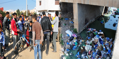 احتجاج مواطنين من حي براقة حول "الواد الحار" يستنفر مسؤولي الإدارة الترابية بالناظور احتجاج مواطنين من حي براقة حول "الواد الحار" يستنفر مسؤولي الإدارة الترابية بالناظور