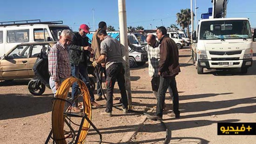 بلدية بني أنصار تشرع في أشغال صيانة أعمدة الإنارة العمومية بعد تعرض أسلاكها الكهربائية للسرقة بلدية بني أنصار تشرع في أشغال صيانة أعمدة الإنارة العمومية بعد تعرض أسلاكها الكهربائية للسرقة