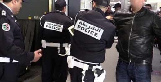 توقيف ثلاثة أشخاص يشتبه في ارتباطهم بشبكة للهجرة السرية والاتجار بالبشر توقيف ثلاثة أشخاص يشتبه في ارتباطهم بشبكة للهجرة السرية والاتجار بالبشر