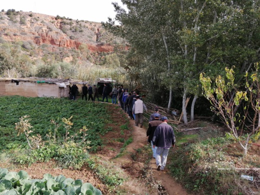 فلاحو غرسيات "القلعة" بتمسمان يعترضون على مشروع بناء سواقي تم تغيير مسارها فلاحو غرسيات "القلعة" بتمسمان يعترضون على مشروع بناء سواقي تم تغيير مسارها