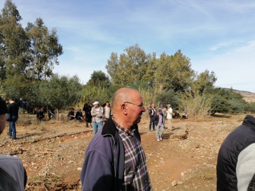 فلاحو غرسيات "القلعة" بتمسمان يعترضون على مشروع بناء سواقي تم تغيير مسارها فلاحو غرسيات "القلعة" بتمسمان يعترضون على مشروع بناء سواقي تم تغيير مسارها