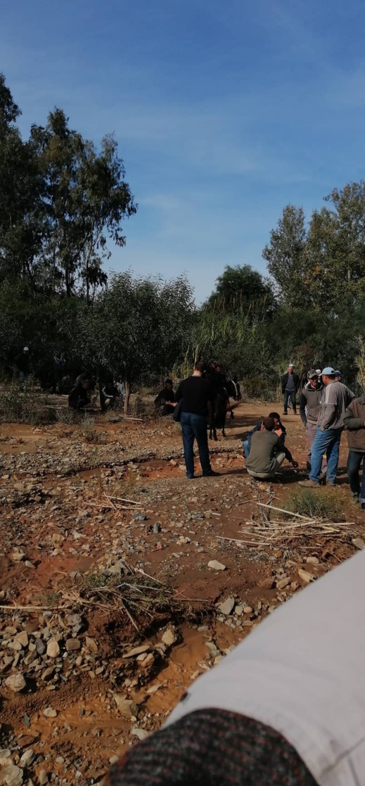 فلاحو غرسيات "القلعة" بتمسمان يعترضون على مشروع بناء سواقي تم تغيير مسارها فلاحو غرسيات "القلعة" بتمسمان يعترضون على مشروع بناء سواقي تم تغيير مسارها