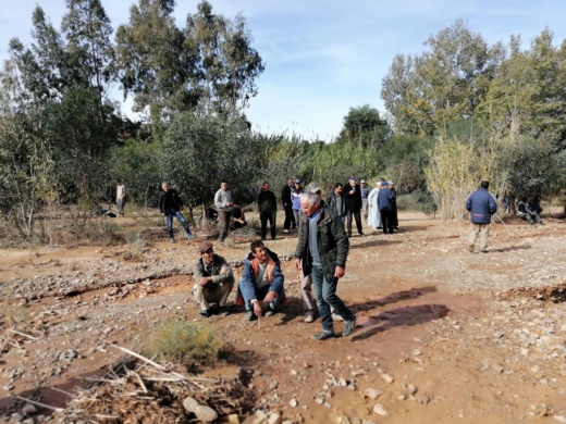 فلاحو غرسيات "القلعة" بتمسمان يعترضون على مشروع بناء سواقي تم تغيير مسارها فلاحو غرسيات "القلعة" بتمسمان يعترضون على مشروع بناء سواقي تم تغيير مسارها