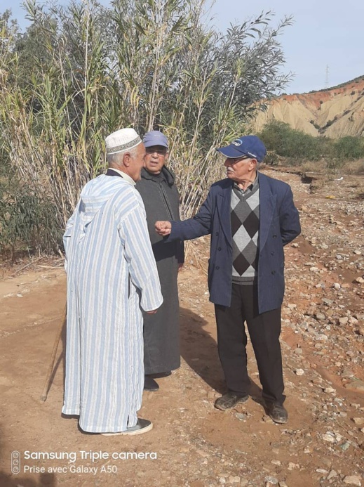 فلاحو غرسيات "القلعة" بتمسمان يعترضون على مشروع بناء سواقي تم تغيير مسارها فلاحو غرسيات "القلعة" بتمسمان يعترضون على مشروع بناء سواقي تم تغيير مسارها