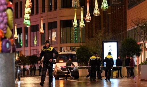 سقوط ثلاثة جرحى في عملية طعن بهولندا وفرنسا تخلي محطة قطارات بباريس سقوط ثلاثة جرحى في عملية طعن بهولندا وفرنسا تخلي محطة قطارات بباريس