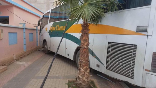 الألطاف الإلهية تحول دون سقوط ضحايا في حادثة حافلة لنقل المسافرين بتزطوطين 