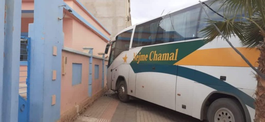 الألطاف الإلهية تحول دون سقوط ضحايا في حادثة حافلة لنقل المسافرين بتزطوطين الألطاف الإلهية تحول دون سقوط ضحايا في حادثة حافلة لنقل المسافرين بتزطوطين