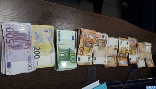 جمارك ميناء المتوسط تحبط إخراج 54 ألف أورو دون التصريح بها 