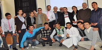 تلاميذ ثانوية حسان بن ثابت بزايو يقدمون عرضا حول الأفلام التي تنتجها هوليود ضد المسلمين تلاميذ ثانوية حسان بن ثابت بزايو يقدمون عرضا حول الأفلام التي تنتجها هوليود ضد المسلمين