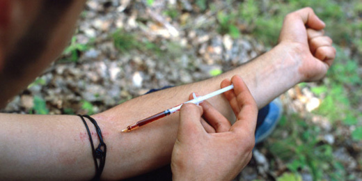 نسبة 13 في المائة من المصابين بالسيدا في الناظور تتعلق بمدمني المخدرات باستعمال الحقن نسبة 13 في المائة من المصابين بالسيدا في الناظور تتعلق بمدمني المخدرات باستعمال الحقن