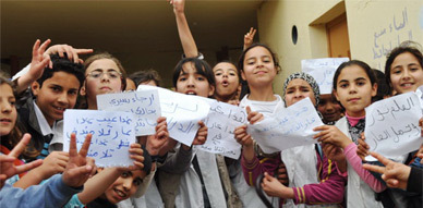 أساتذة مدرسة عبد الكريم الخطابي بزايو يضربون عن العمل احتجاجا على رفض استاذة تسلم أحد الاقسام أساتذة مدرسة عبد الكريم الخطابي بزايو يضربون عن العمل احتجاجا على رفض استاذة تسلم أحد الاقسام