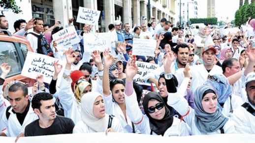 ممرضو وتقنيو الصحة يشلون المستشفيات تنديدا بحرمانهم من حقوقهم ممرضو وتقنيو الصحة يشلون المستشفيات تنديدا بحرمانهم من حقوقهم