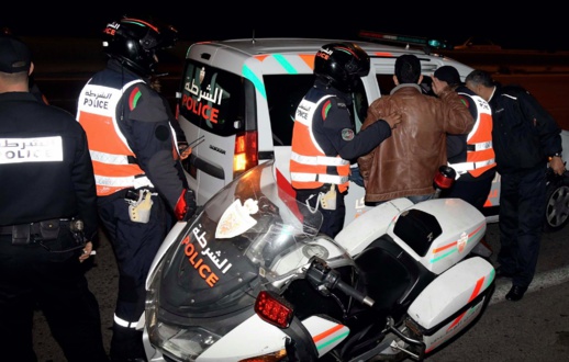 القاء القبض على ثلاثة اشخاص ضمنهم فتاة يتاجرون في المخدرات والقرقوبي القاء القبض على ثلاثة اشخاص ضمنهم فتاة يتاجرون في المخدرات والقرقوبي