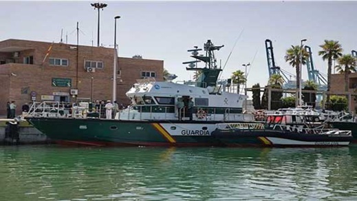 بالصور.. توقيف شخصين كانا على متن قارب ترفيهي يحمل أزيد من 400 كلغ من الحشيش بالصور.. توقيف شخصين كانا على متن قارب ترفيهي يحمل أزيد من 400 كلغ من الحشيش