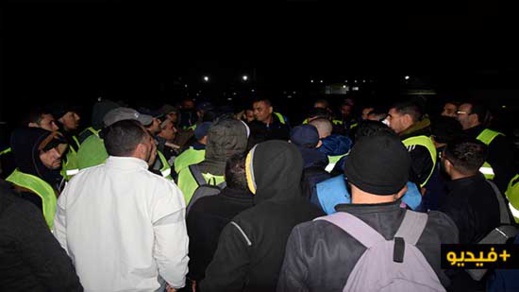 عمال فيكتاليا يخوضون إعتصاما داخل مرآب الشركة إحتجاجا على طرد 8 من زملائهم