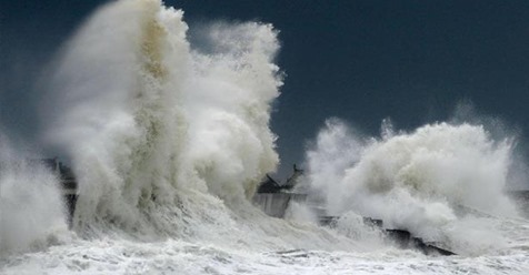 مديرية الأرصاد الجوية الوطنية تحذر من أمواج خطيرة يصل إرتفاعها الى 6 أمتار