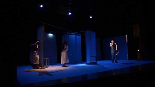 مرافعة مسرحية عن قضايا المرأة في إفتتاح مهرجان " بويا " للموسيقي بمدينة الحسيمة مرافعة مسرحية عن قضايا المرأة في إفتتاح مهرجان " بويا " للموسيقي بمدينة الحسيمة